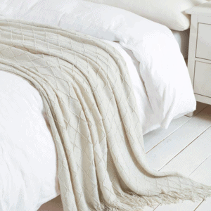 How to Make Your Bed Look Like Pottery Barn (On a Budget) - The ...